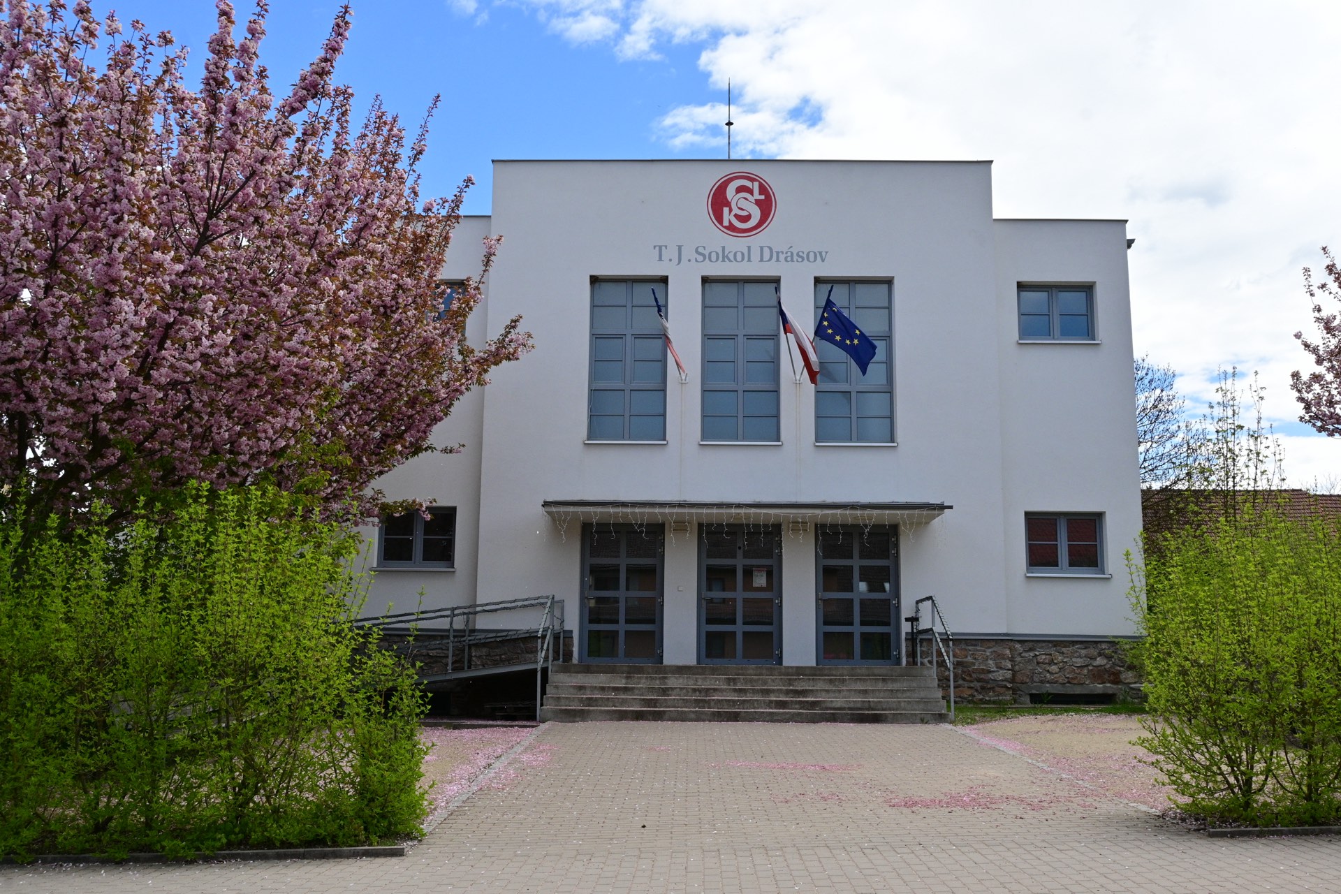 Sokolovna Drásov