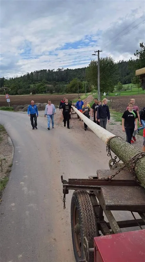 Stavění Máje, sobotní zvaní a přípravy 2022 – fotografie 5