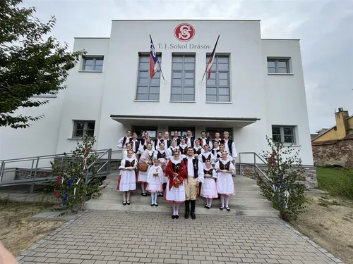 Stavění Máje, sobotní zvaní a přípravy 2022 – fotografie 15